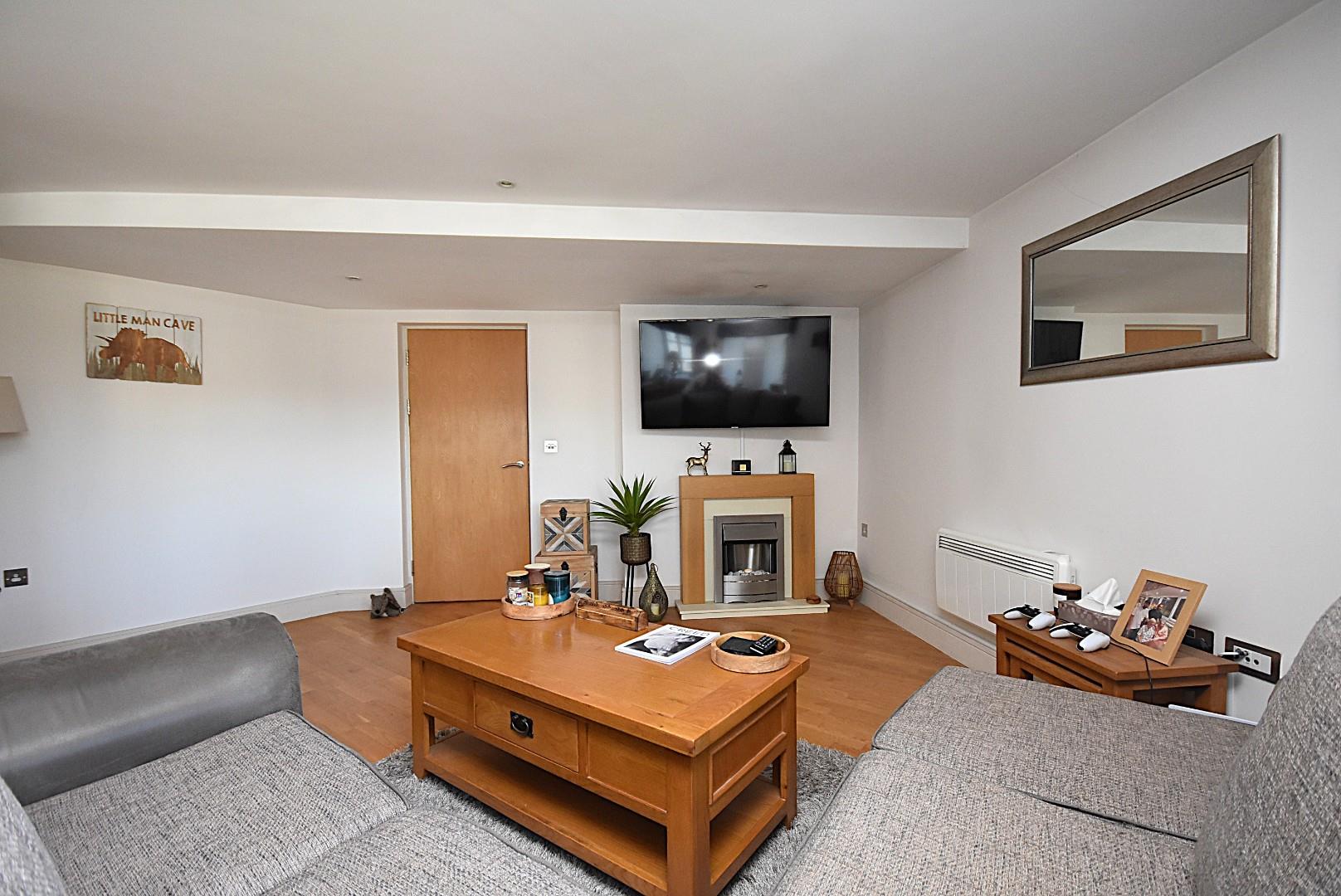317 Woodlands, Hayes Point, Sully, CF64 5QF